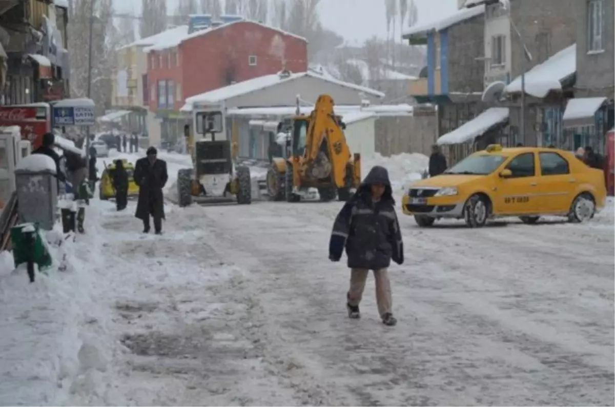 Muş\'ta Kar Yağışı Yeniden Başlıyor