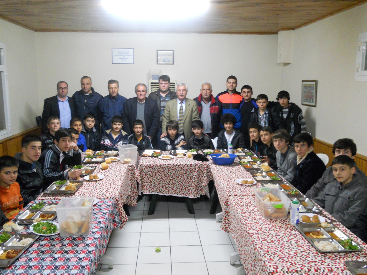 Ödemiş Belediyespor U14 Takımına Moral Yemeği