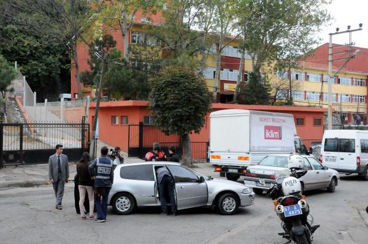 Okul Önünde Bekleyen 37 Kişiye Para Cezası