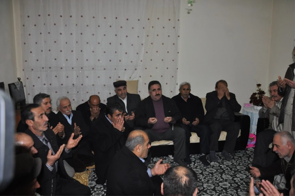 Siirt Belediye Başkanı Sadak, Eruh\'ta Husumetli İki Aileyi Barıştırdı