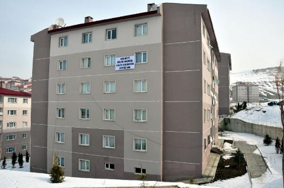 Son Çareyi Pankart Asmakta Buldu