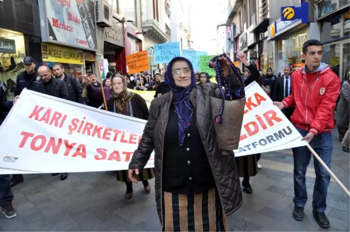 Tonyalılar\'dan Çimento Fabrikasına Tepki Eylemi