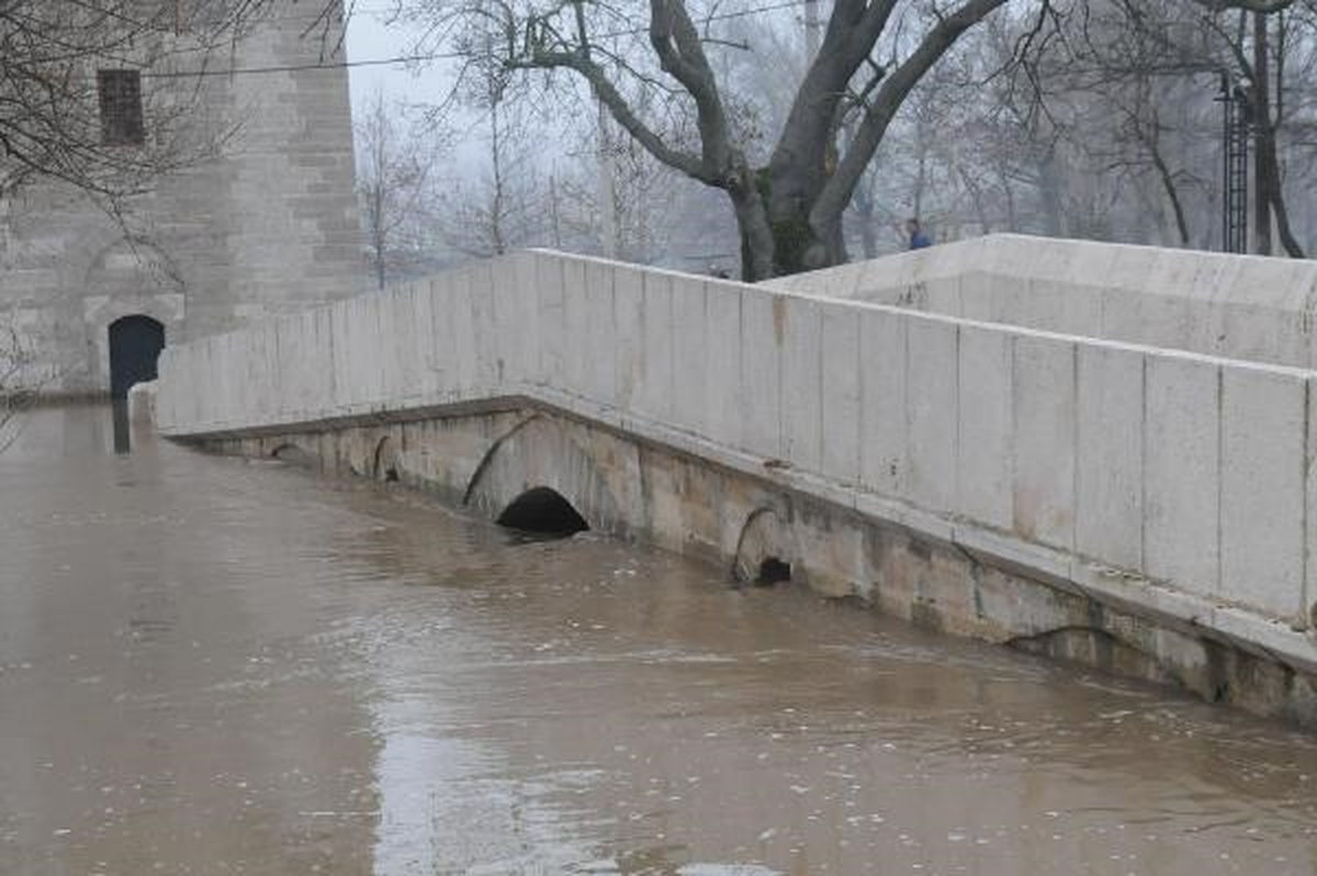 Tunca Nehri\'nde Sular Yükseliyor