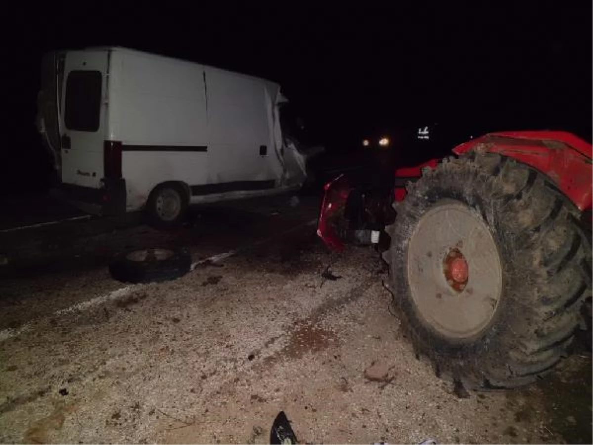 Yalvaç\'ta Trafik Kazası: 8 Yaralı
