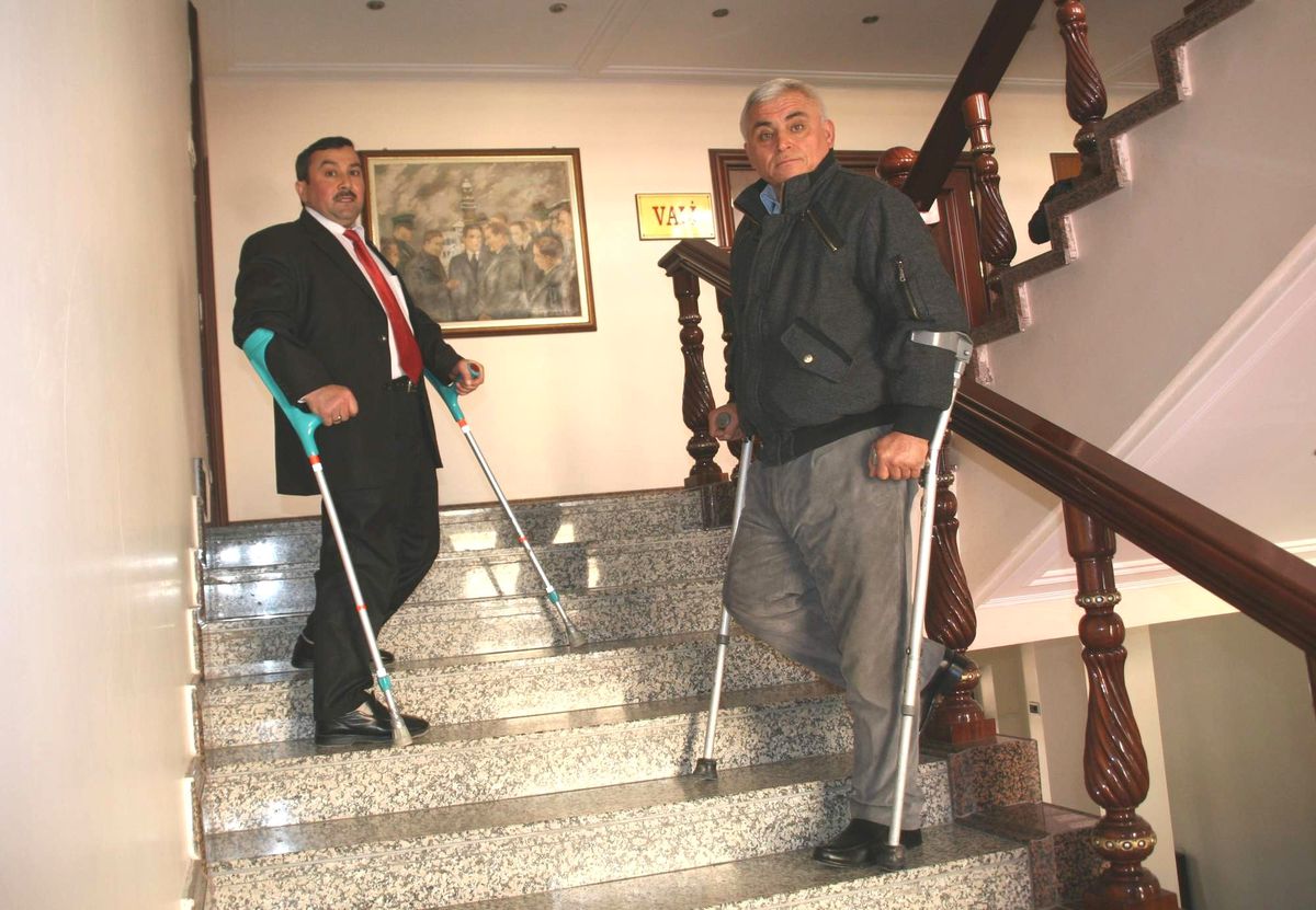Yozgat\'taki Engelliler Valiliğe Asansör Yaptırılmasını İstiyor