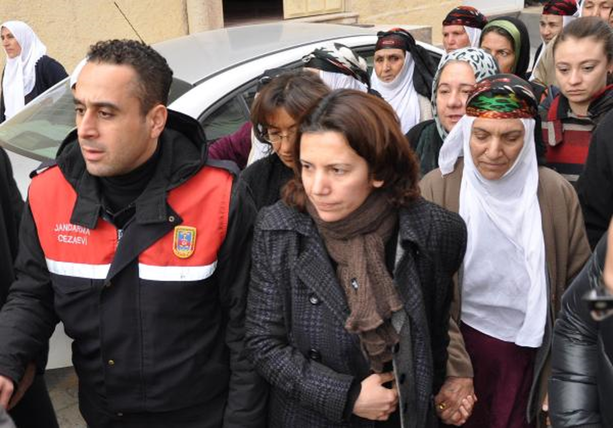 BDP Milletvekili Irmak, Gözyaşlarıyla Cezaevine Gönderildi