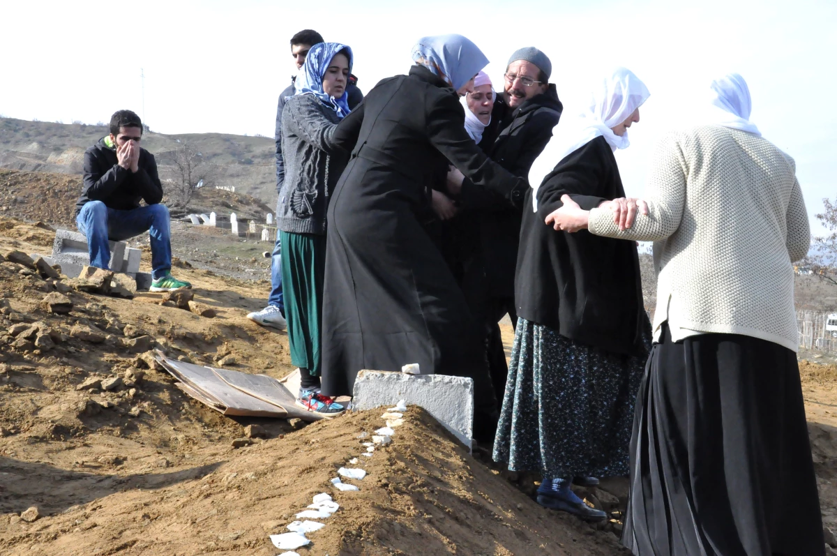 Bingöl ) Şehit Er Son Yolculuğuna Uğurlandı