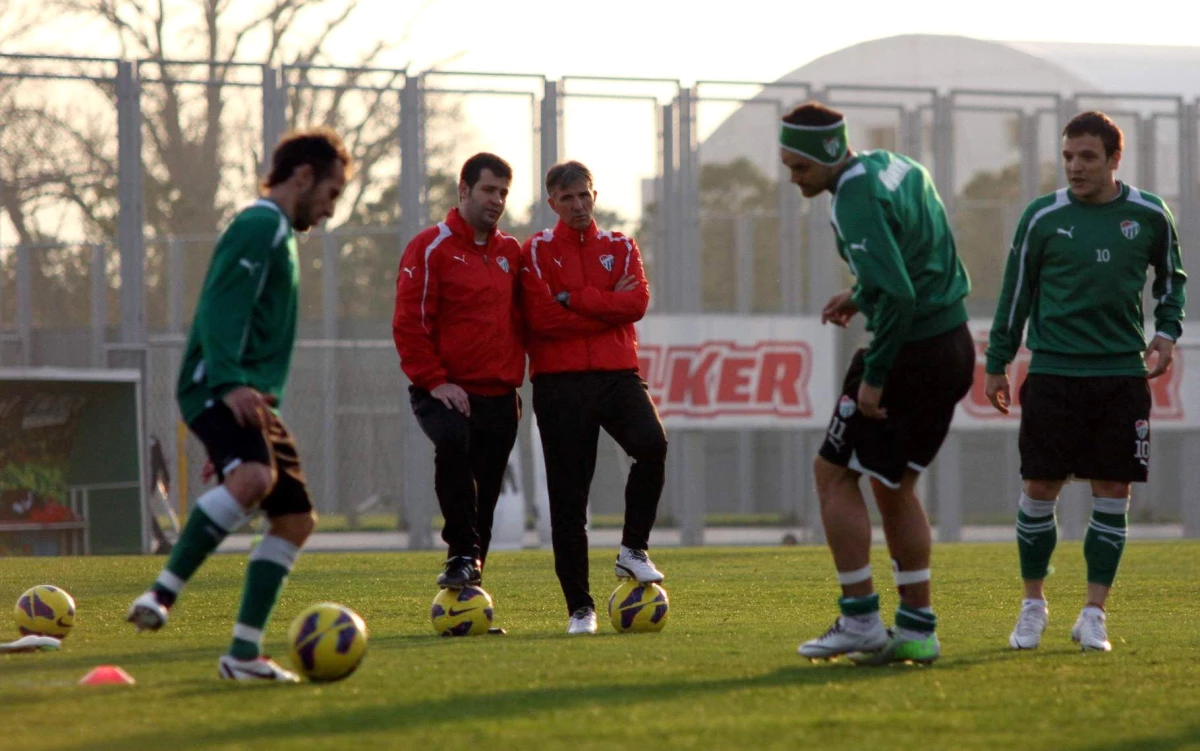 Bursaspor\'da Karabükspor Maçı Hazırlıkları Sürüyor