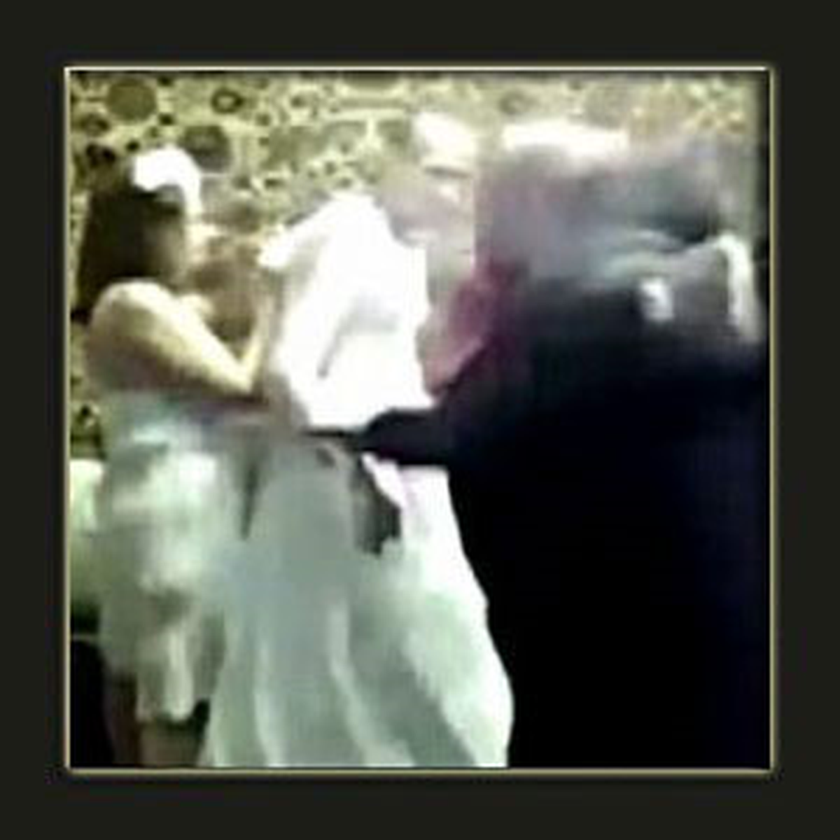 Gelinlik Giyen Damada Kaynana Tokadı