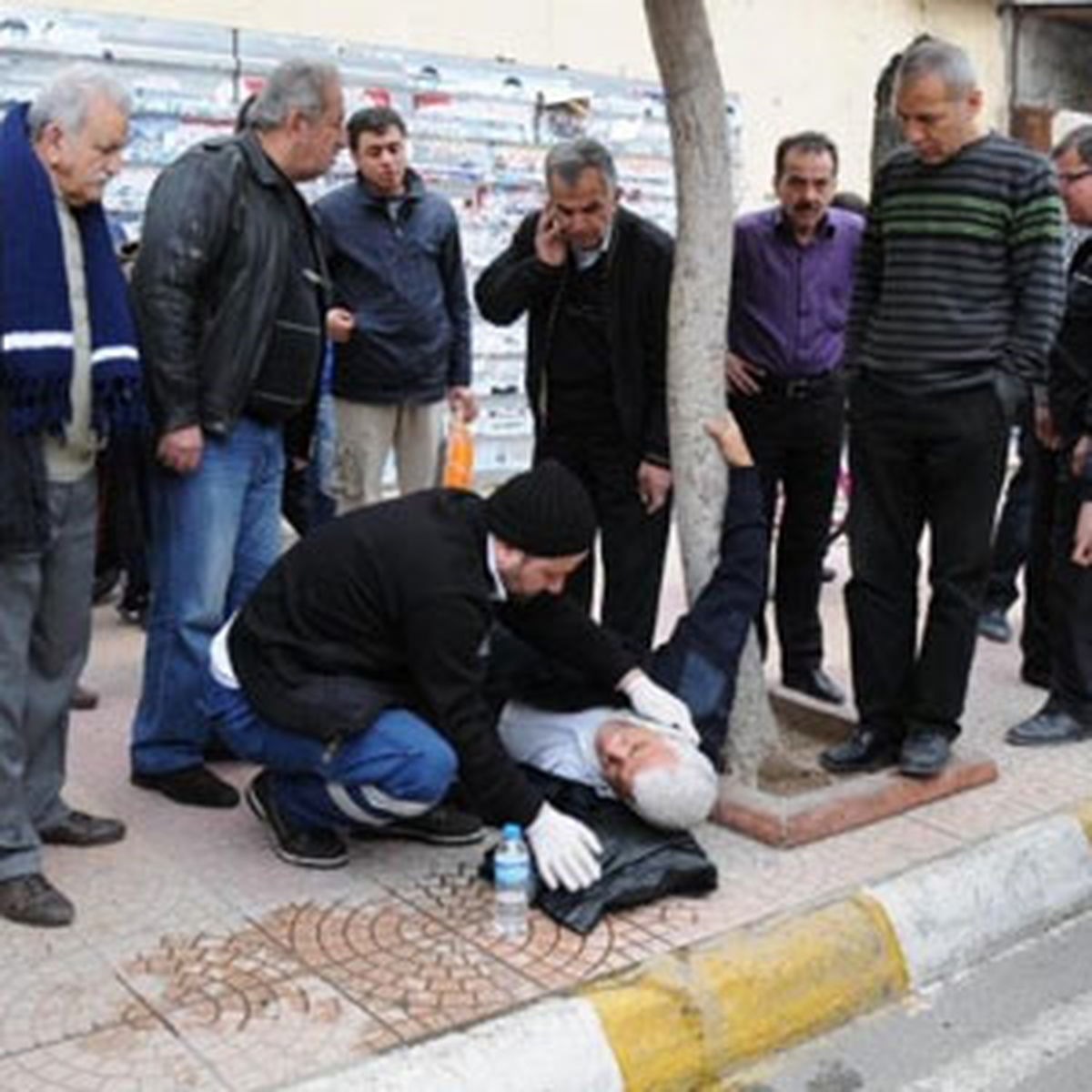 İskenderun Fırtınada Kopan Sac Levha Üzerine Düştü Fırtınada Kopan Sac Levha Üzerine Düştü