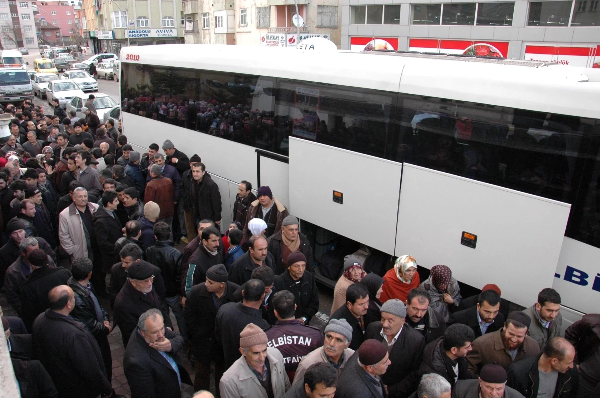 Karamürsel\'de 48 Umre Yolcusu Törenle Uğurlandı