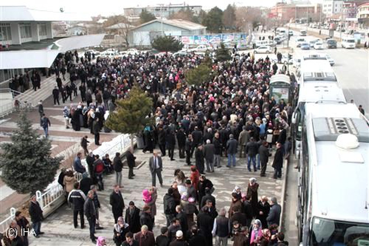 Karapınar\'da Umre Yolcuları Dualarla Uğurlandı
