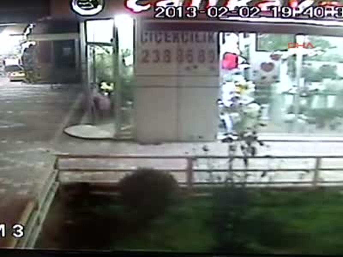 Konya Hasta Anneme Çiçek Alacağım\' Dedi, Çiçekçideki Yardım Kutusunu Alıp Kaçtı