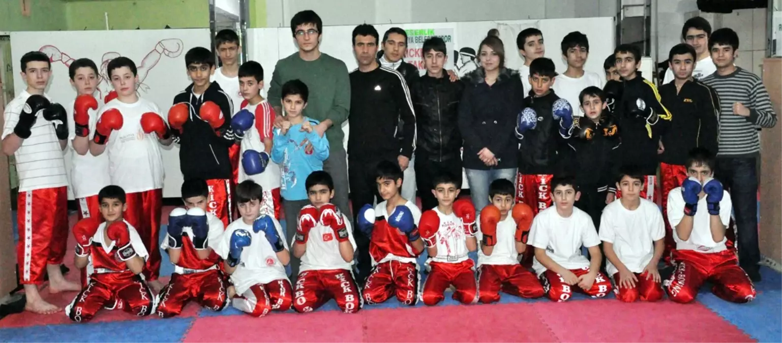 Muay Thai Sporcuları Türkiye Şampiyonasına Hazırlanıyor