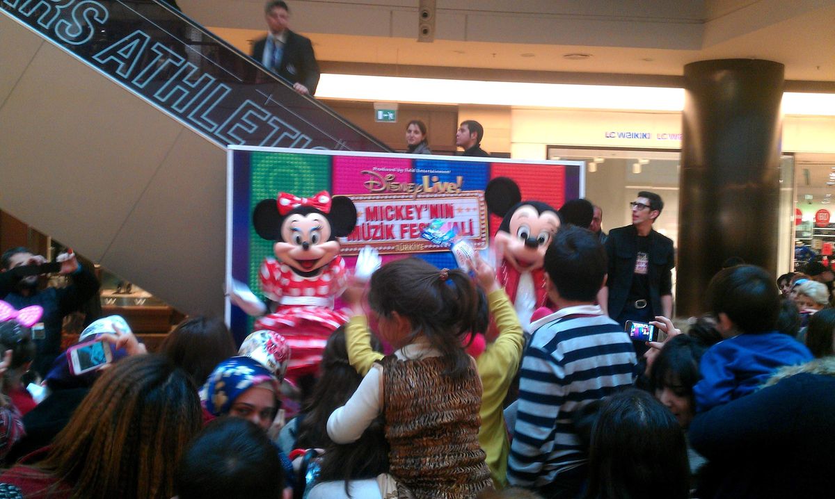 Sanko Parkta Mickey ve Mini\'nin Muhteşem Gösterisi