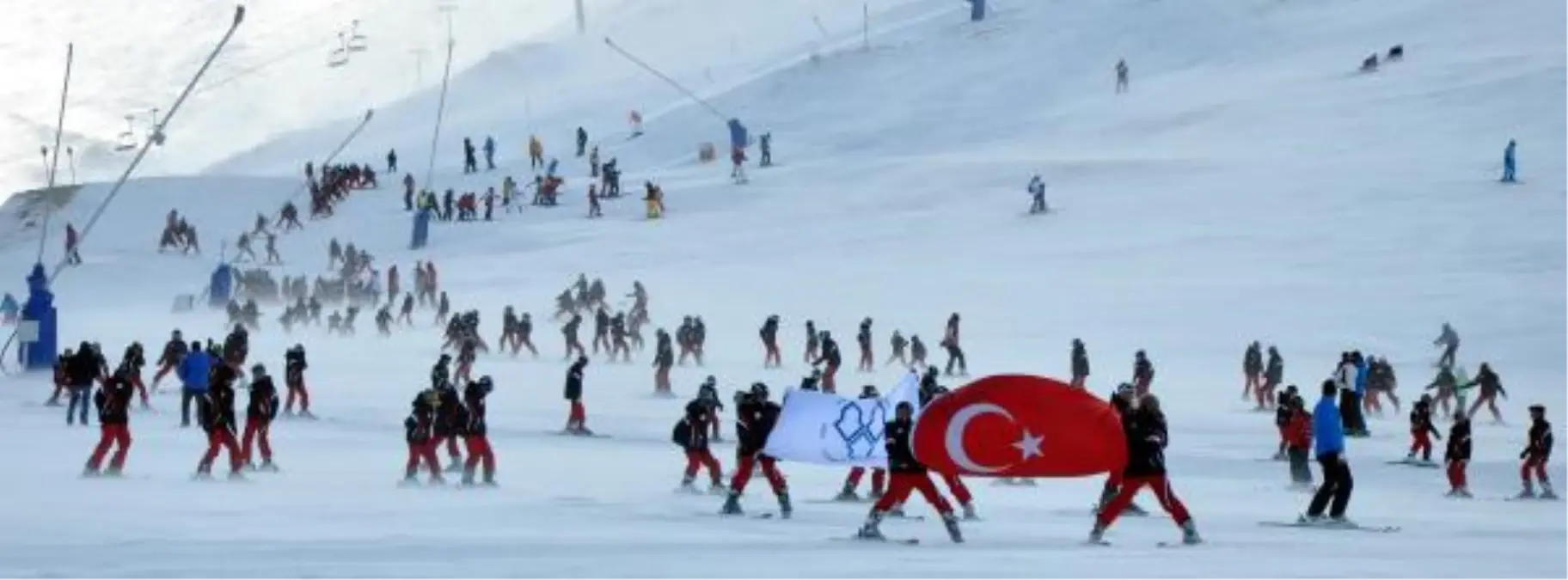 Sertifika Alan Minik Kayakçılardan Türk Bayraklı Şov