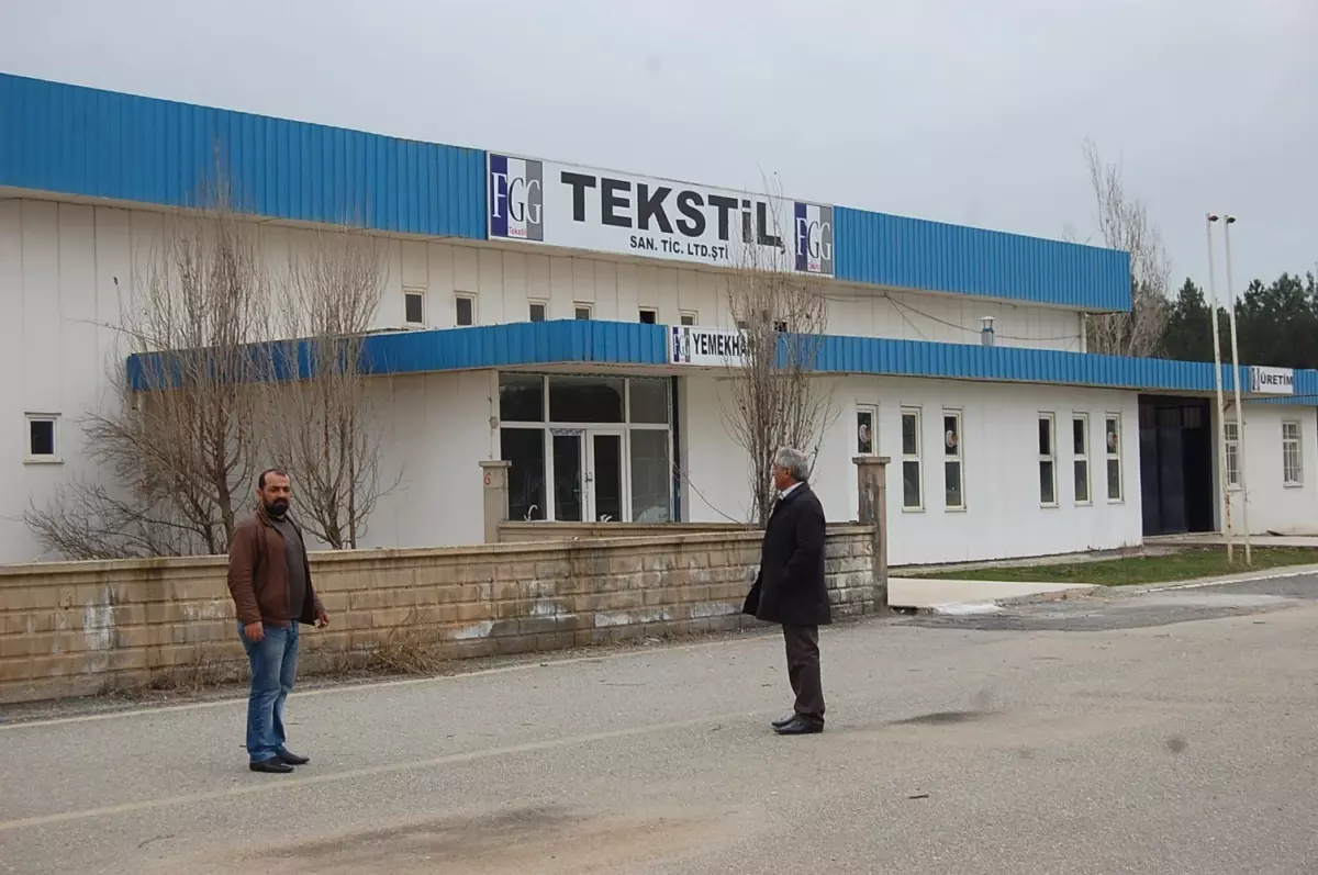 Yeni Açılacak Tekstil Fabrikasını Soydular