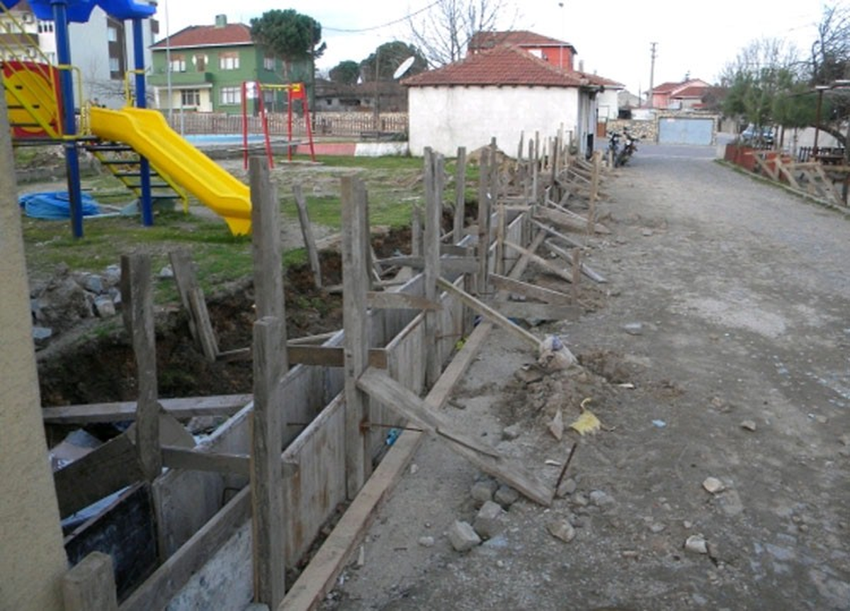 Yenice\'de Eski Park ve Halı Saha Yenilendi