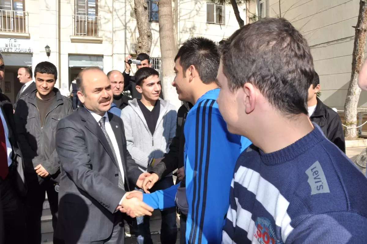 \'Yüz Güler Yüz\' Projesine Katılan 50 Genç İstanbul\'a Gönderildi