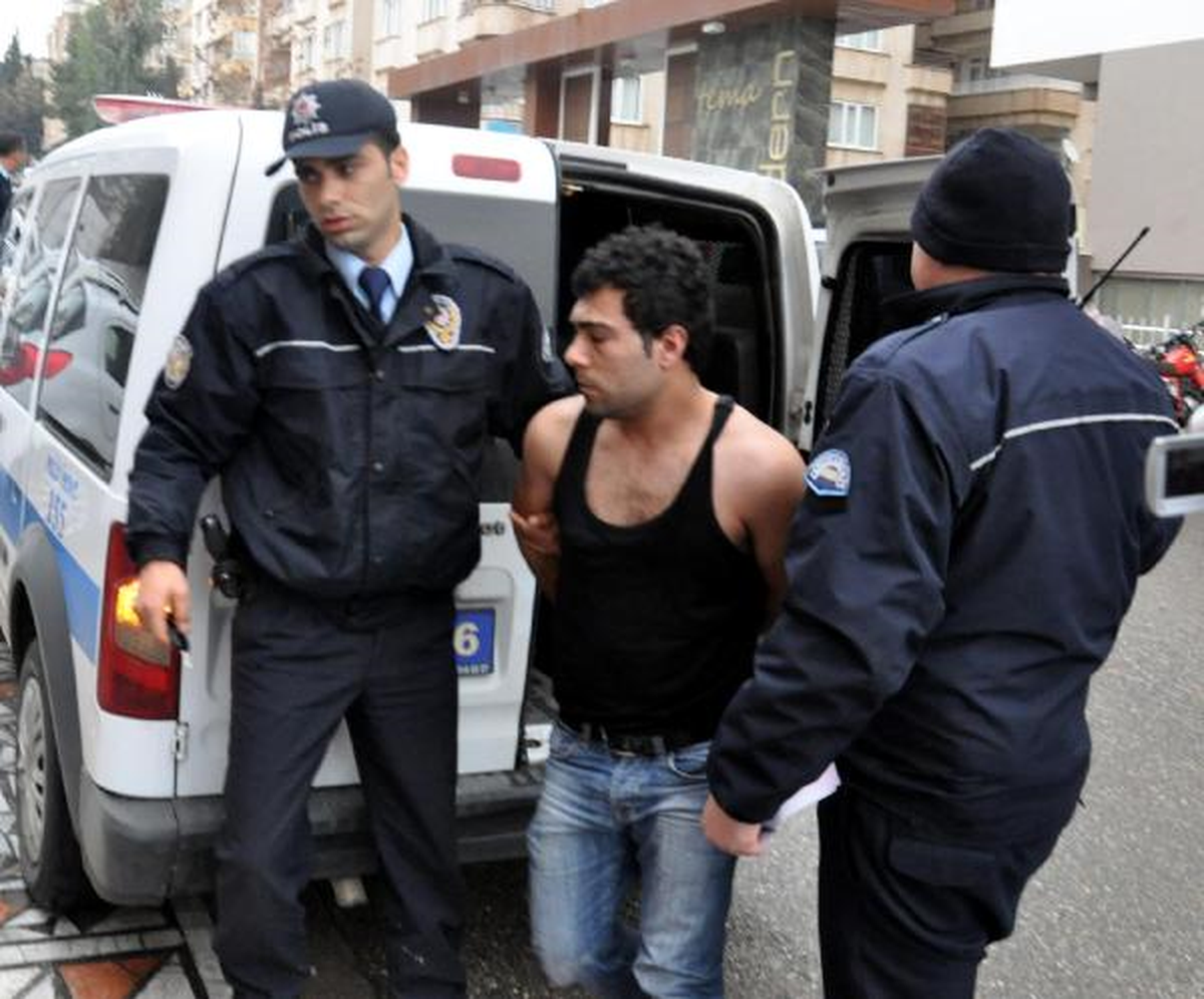 Adliye Girişinde Kayınpederini Bıçakladı