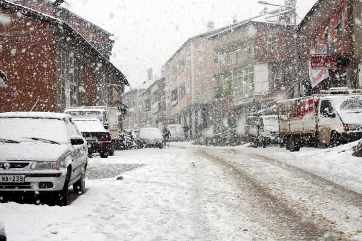 Ağrı\'da Kar Yağışı Etkili Oluyor