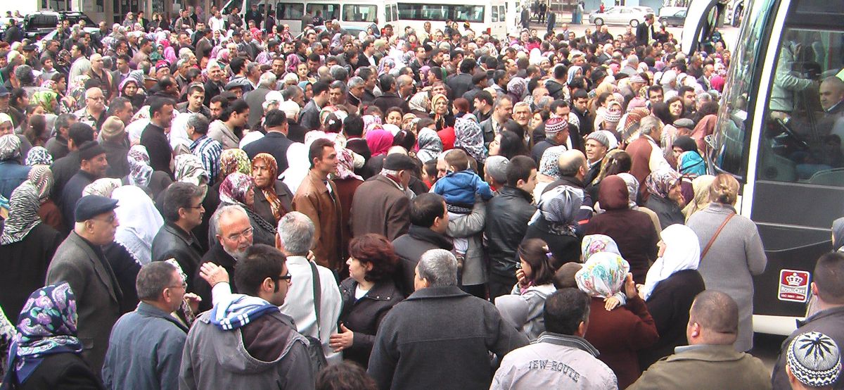 Alaşehir\'den İlk Umre Kafilesi Yolcu Edildi