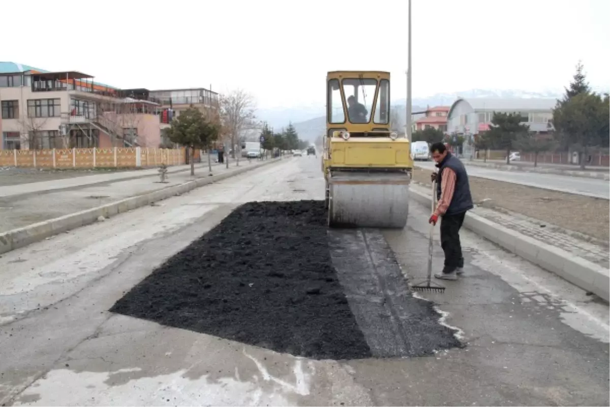 Asfalt Yama Çalışmaları Sürüyor