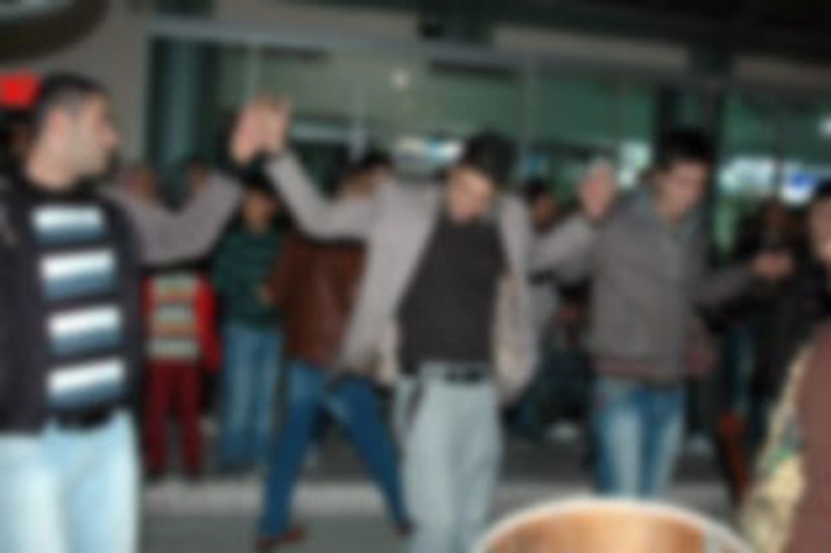 Asker Eğlencesinde Halay Çekerken Kalbi Durdu