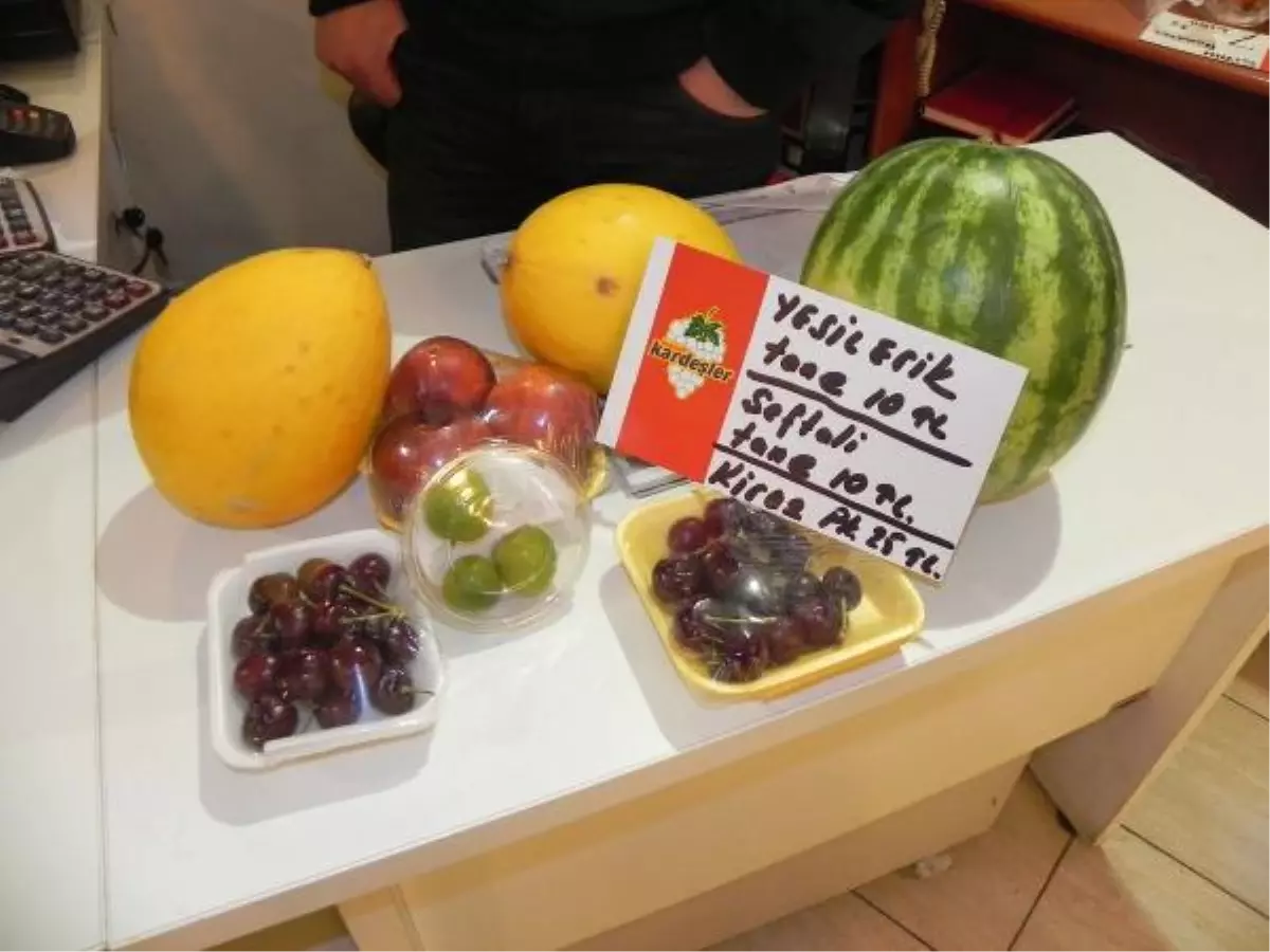 Bu Meyvelerin Fiyatı Cep Yakıyor