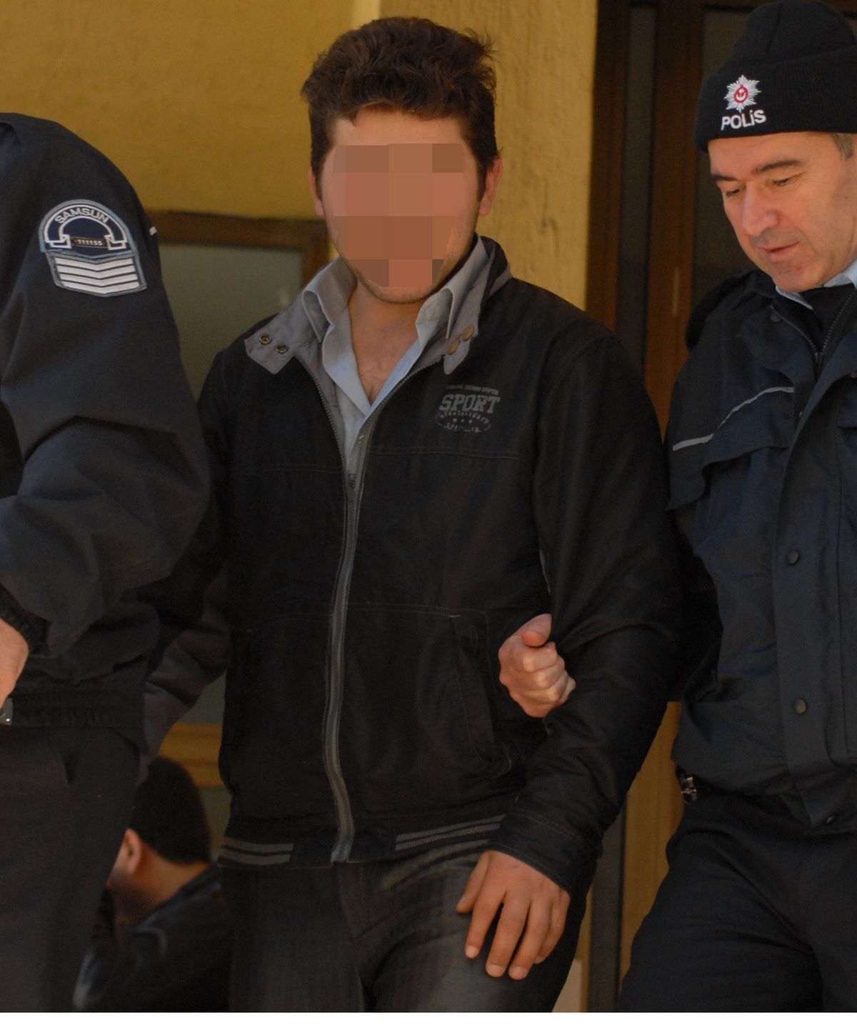 Cinayet Davasını İzlemeye Giderken Üzerinde Bıçak Ele Geçti