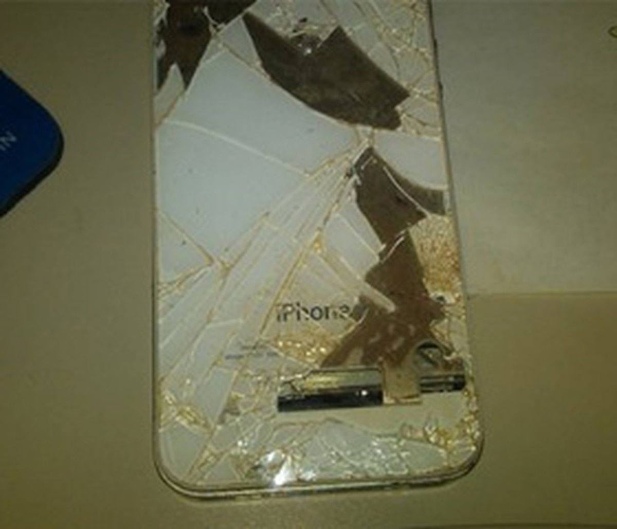 İphone 4s Kendi Kendine Yandı!