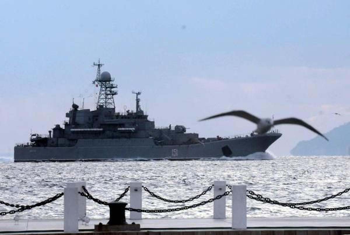 Rus Savaş Gemileri İstanbul Boğazı\'ndan Geçti