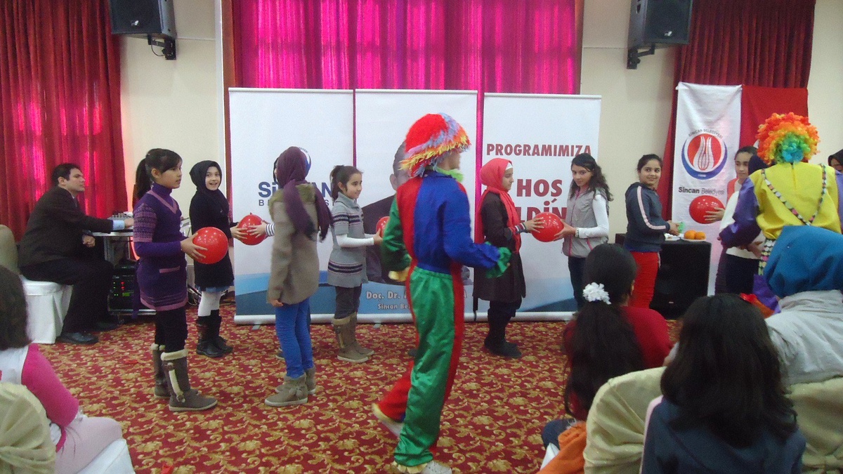 Sincan Belediyesi\'nden Öğrencilere Karne Şenliği