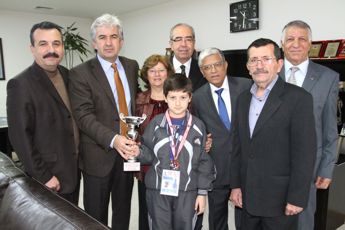 Satranç Üçüncüsünden Başkan Hızlı\'ya Ziyaret