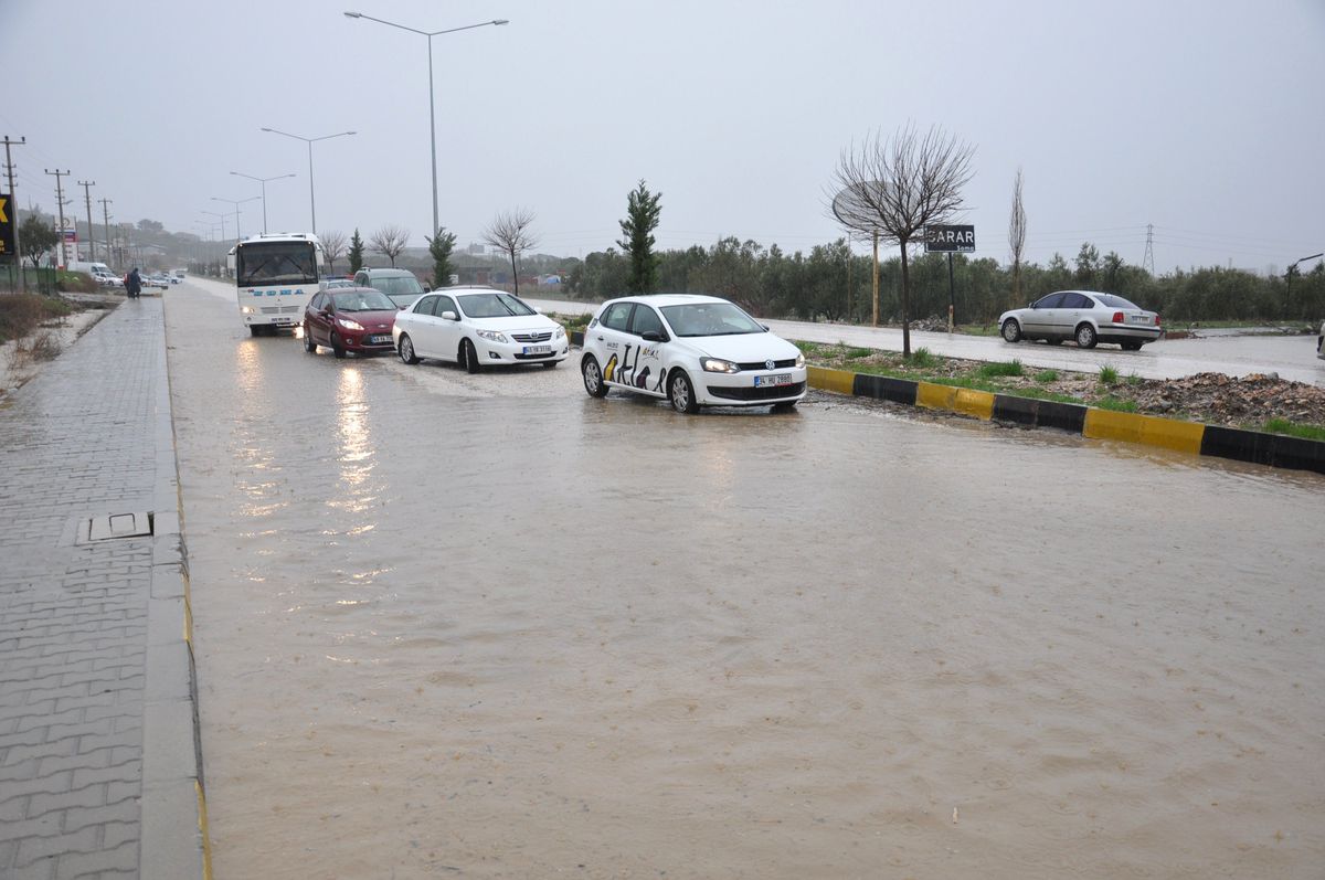 Aşırı Yağmur Soma\'yı Göle Çevirdi