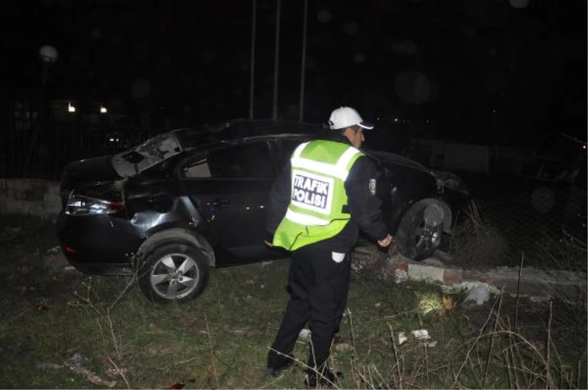 Camına Karton Yapışan Otomobil Takla Atarak 30 Metre Sürüklendi