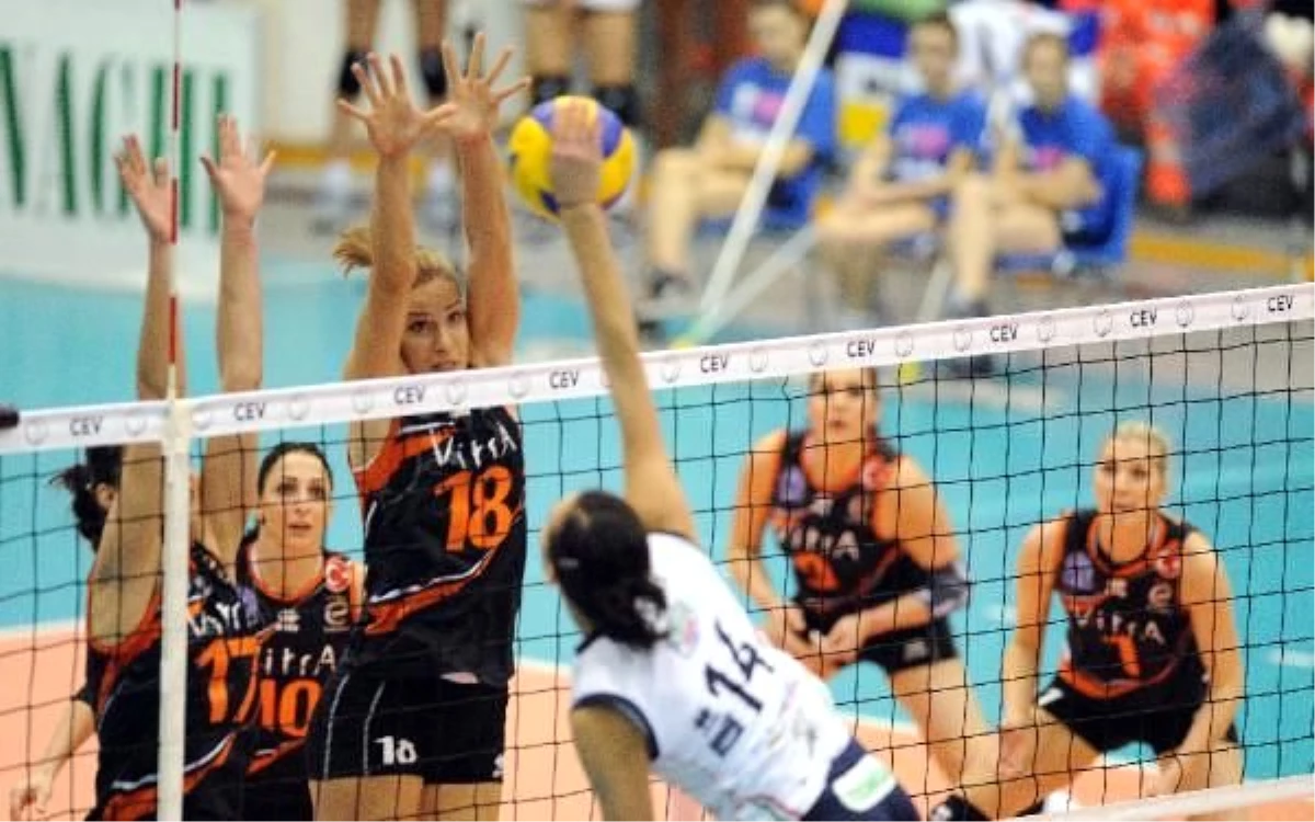 Eczacıbaşı Vitra\'yı 3 - 1 Yenen Vakıfbank Fınal-Four İçin Avantaj Sağladı