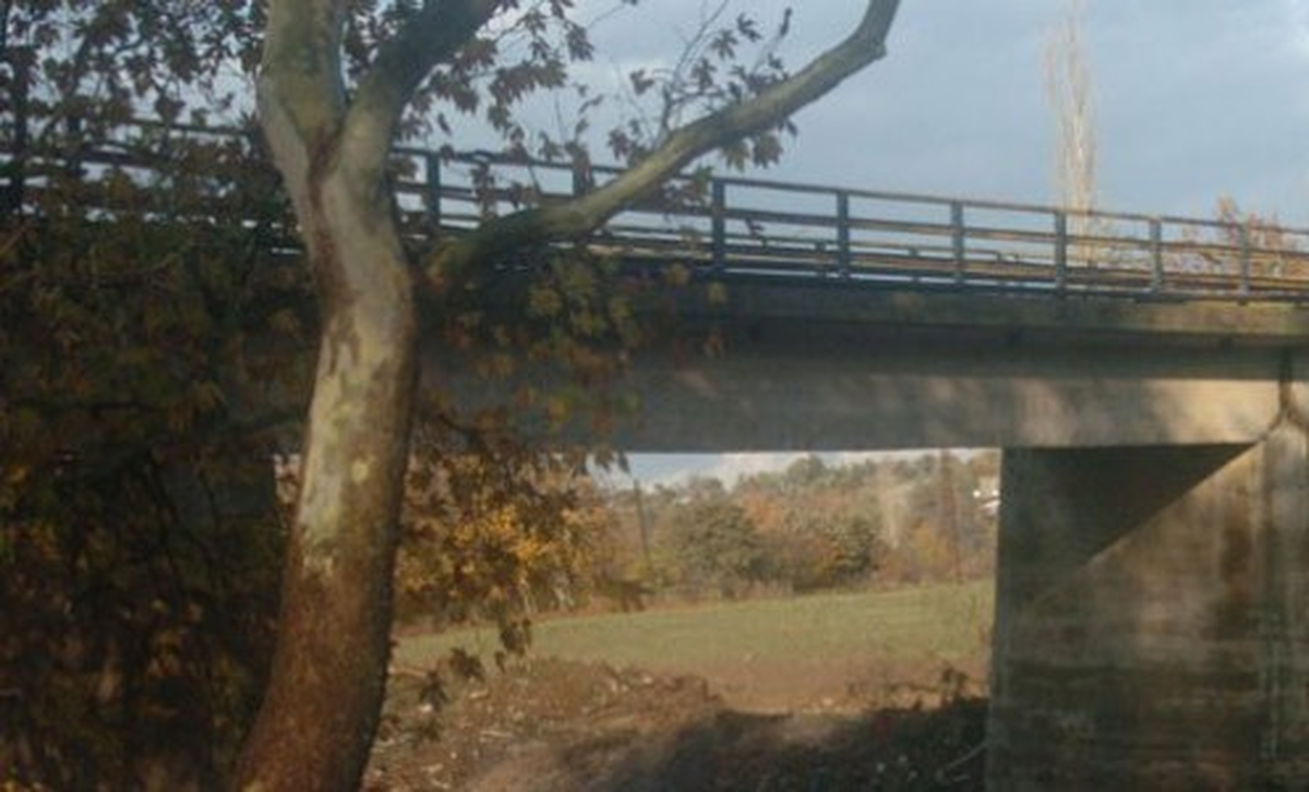 Eski Korucu Köprüde Asılı Bulundu