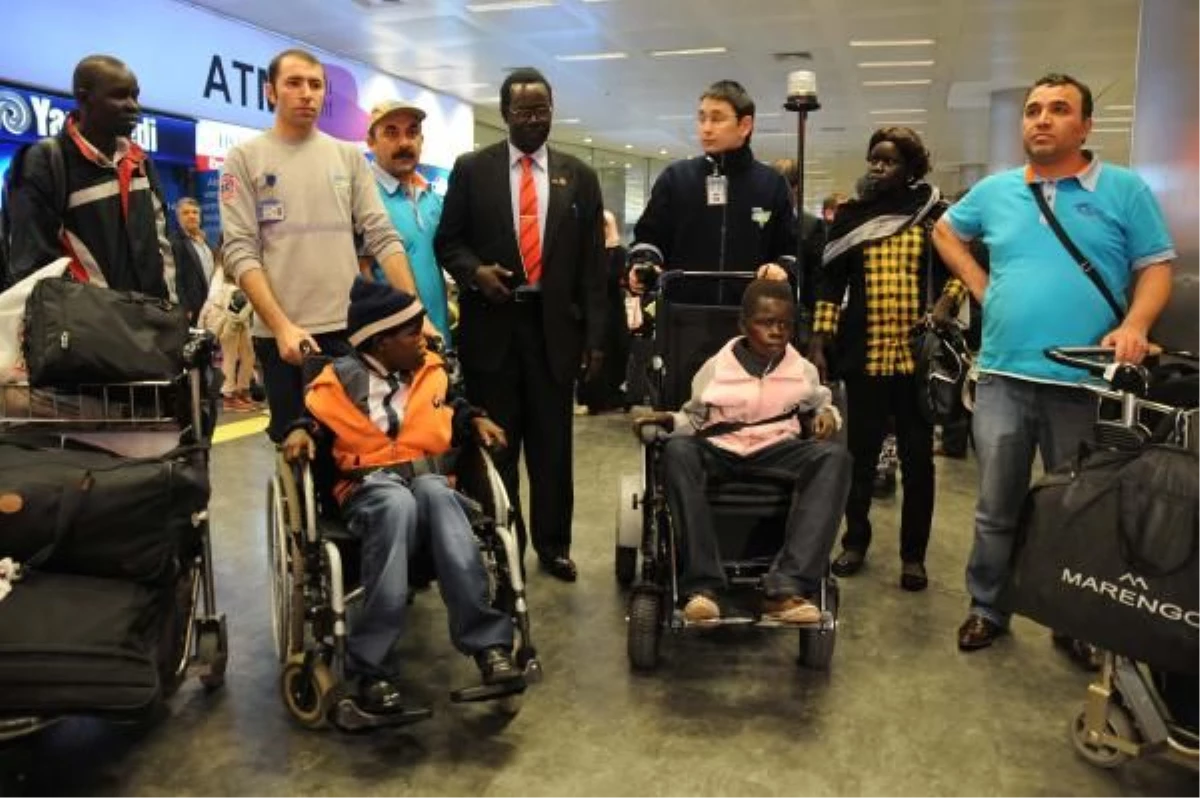 Güney Sudan\'dan İstanbul\'a Hastalıklarına Çare Aramaya Geldiler