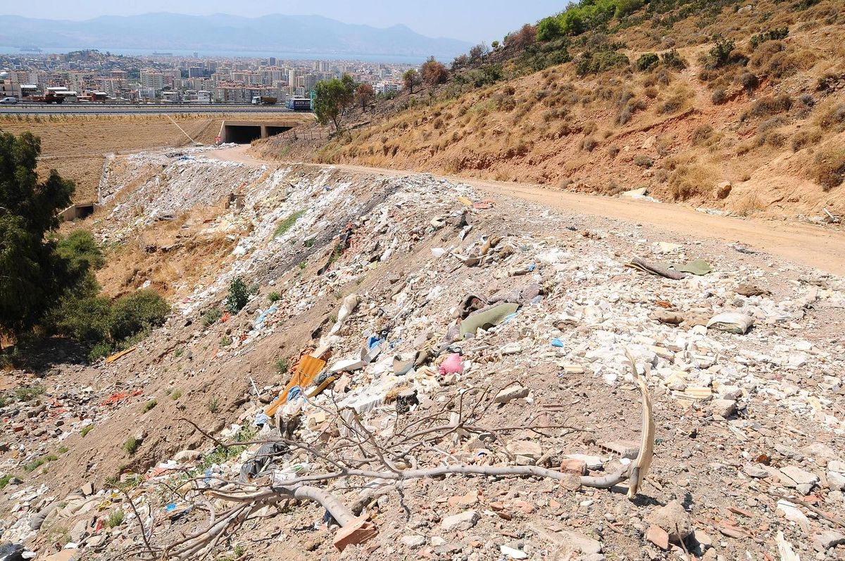 İzmir\'de Temizlik Seferberliği Sürüyor