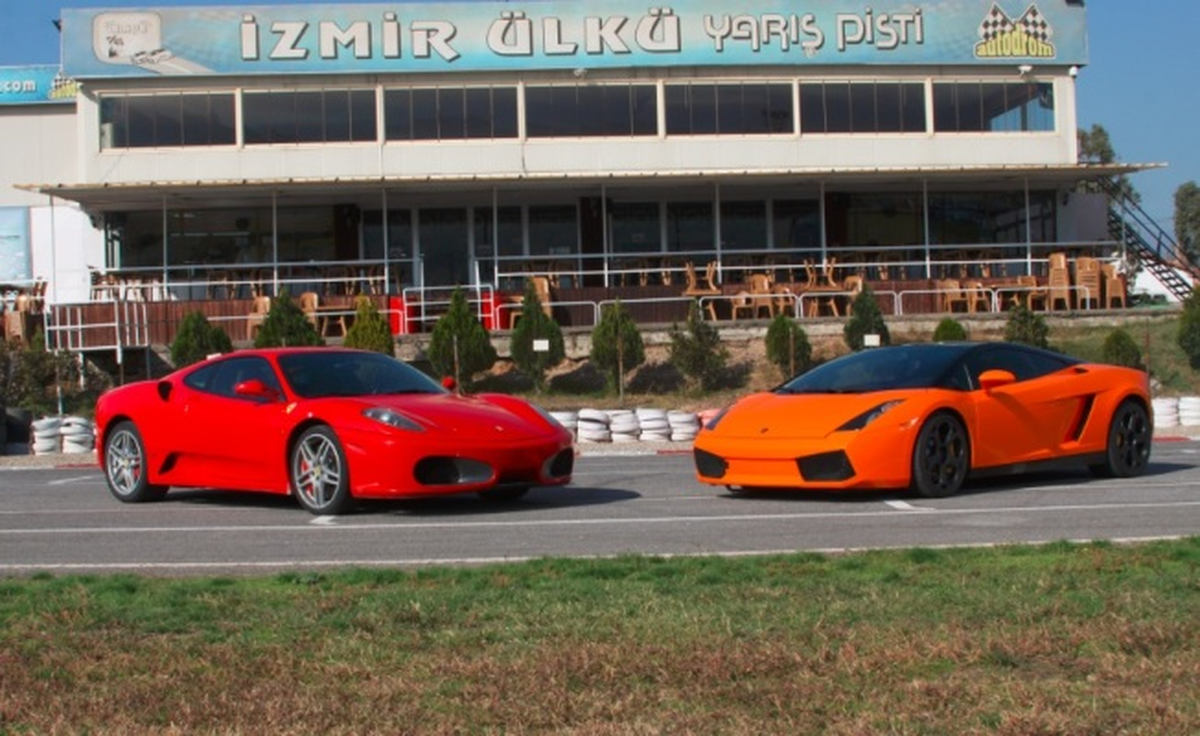 İzmir Park Geleneksel Sevgi Gecesi Yemeği