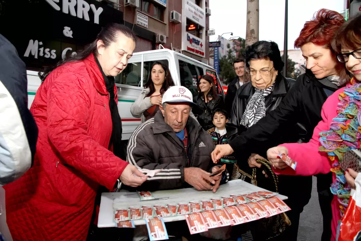 Karşıyaka\'nın Gizli Kahramanları Görev Başında