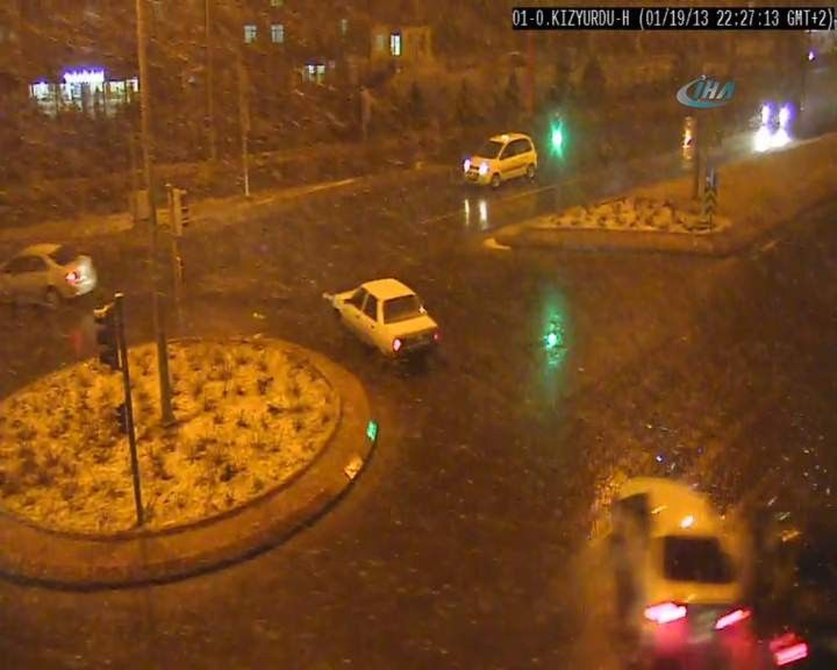 Kayseri\'de Trafik Kazaları Mobese Kameralarına Yansıdı