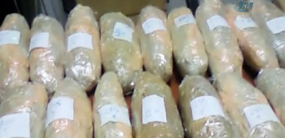 Lise Öğrencilerine Gitar Kutusunda Uyuşturucu Servisi
