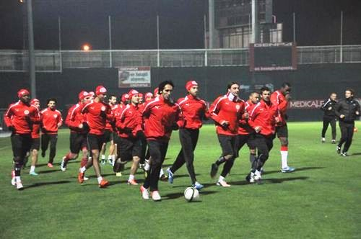 Medical Park Antalyaspor Yağmur Altında Çalıştı