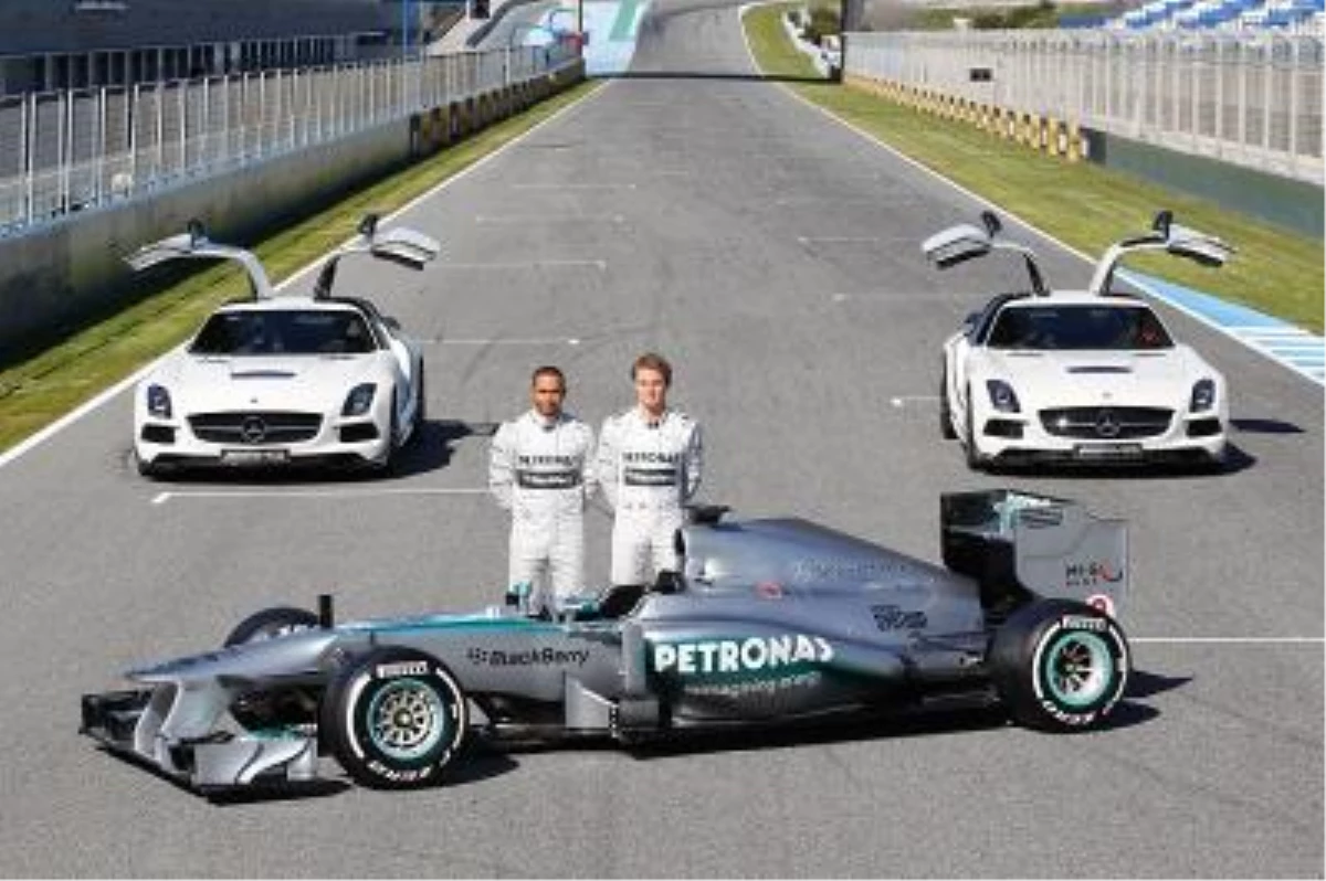 Mercedes Amg Petronas 2013 Gümüş Oku Tanıttı