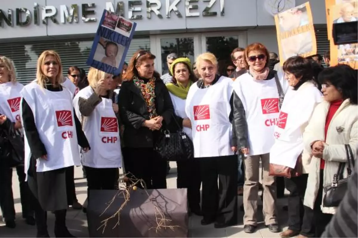 Mersin\'de Tabutlu Nükleer Protestosu