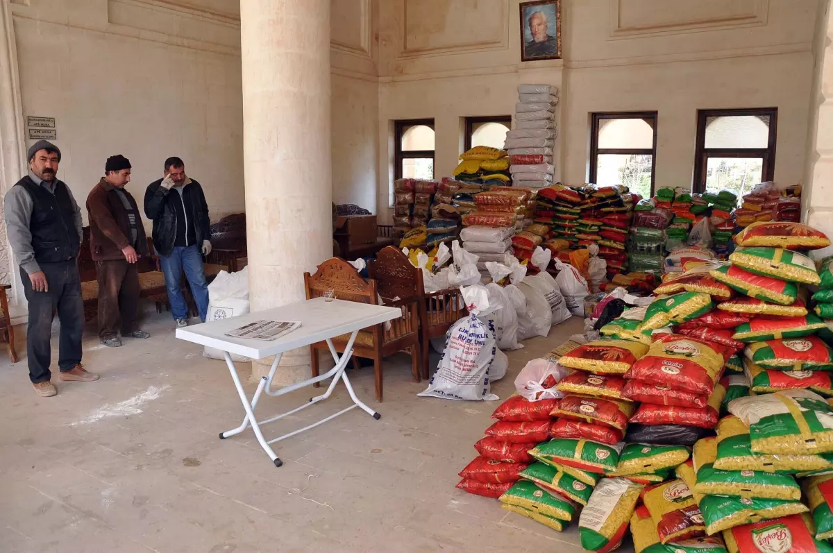 Nusaybin Sınır Kapısı\'ndan Suriye\'ye İlk Yardım Konvoyu Geçti