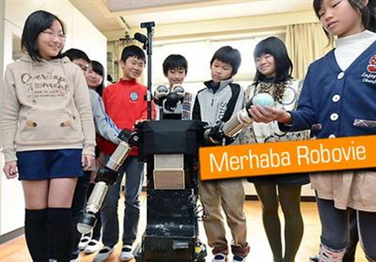 Robot Öğretmen İş Başında