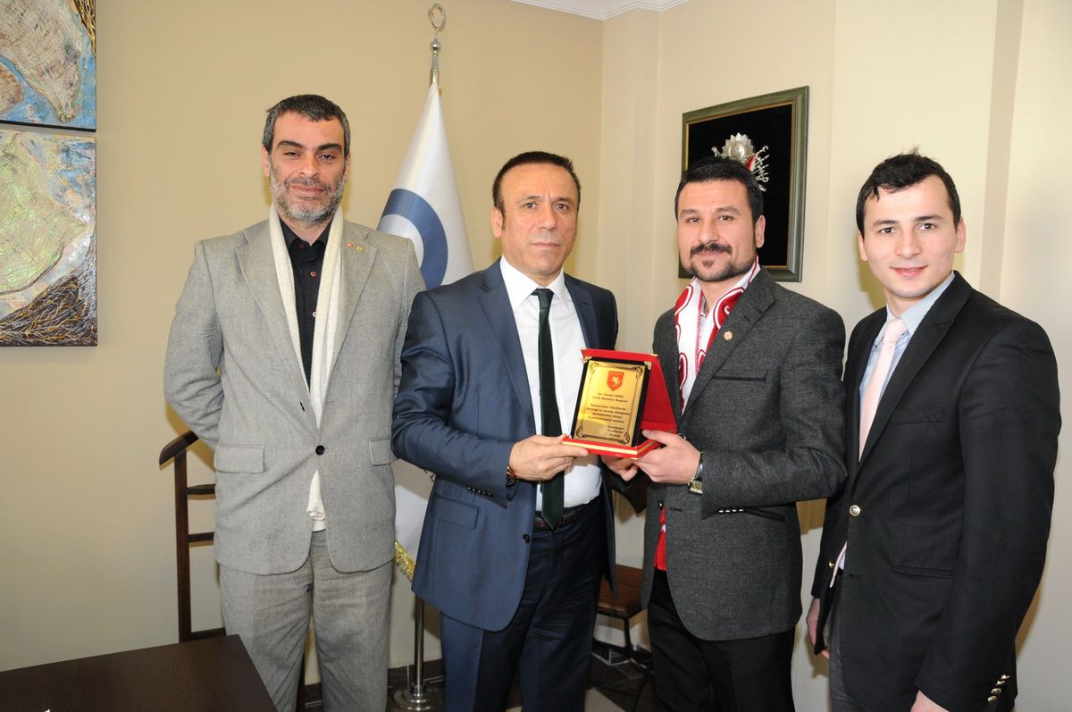 Taraftardan Genç\'e Plaket